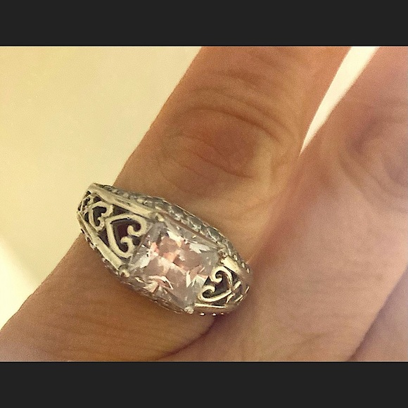 Sterling silver Princess cut sz 7 beautiful ring! - Picture 5 of 7